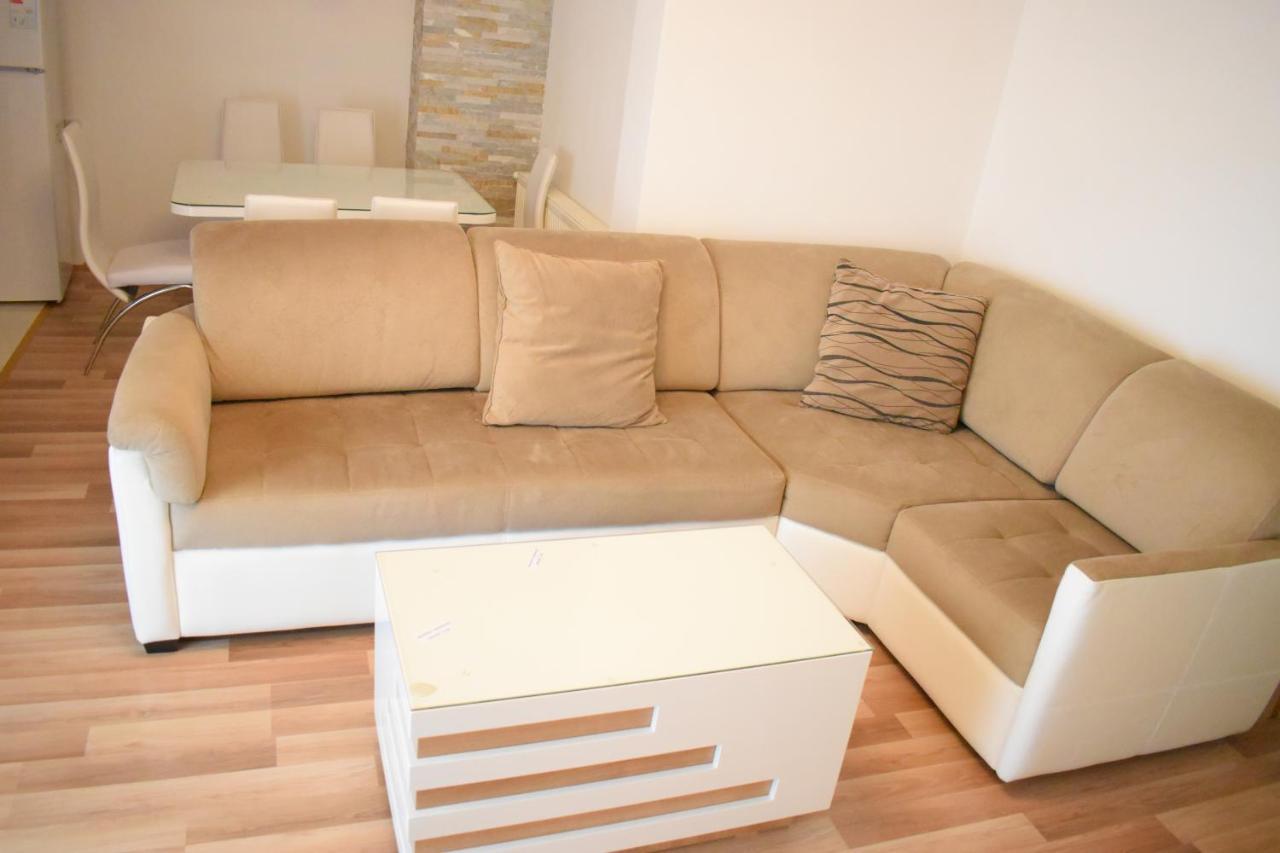 Apartments Holiday รานเย ภายนอก รูปภาพ